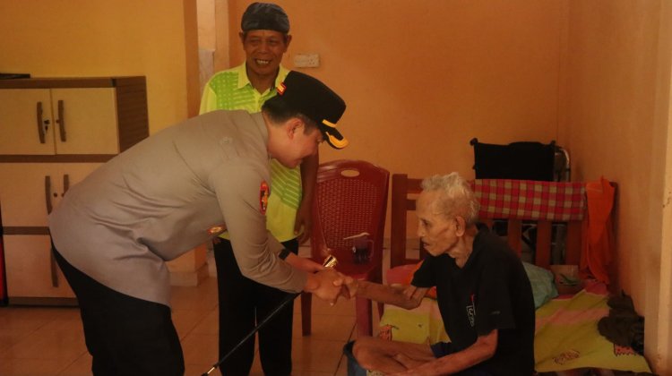 HUT Lalu Lintas ke-71, Polres Lingga Berbagi Sembako kepada Lansia dan Purnawirawan