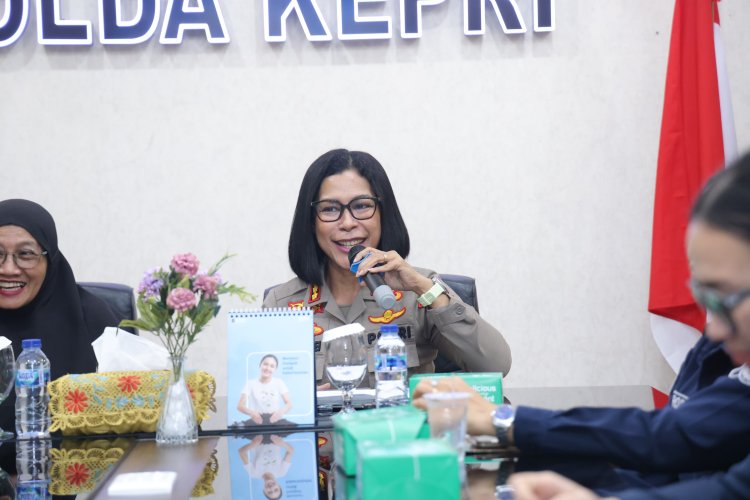 Mahasiswa Pariwisata Batam Belajar Kehumasan Langsung di Polda Kepri