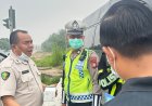 Sidokkes Polresta Barelang Bagikan Masker dan Vitamin kepada Polisi dan Pengguna Jalan di Batam