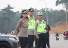 Kapolda dan Wakapolda Kepri Turun ke Jalan, Atur Lalu Lintas di Bundaran Kabil dan Taiwan