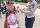 Polantas Karib Polresta Barelang Bagikan Brosur Operasi Patuh Seligi 2026, Pengendara Diimbau Utamakan Keselamatan