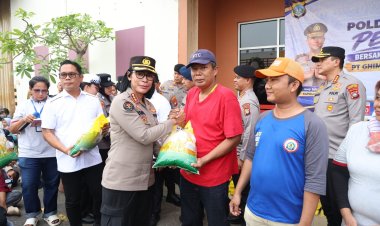 Polda Kepri Salurkan Bansos untuk 1.025 Karyawan PT Ghim Li Indonesia