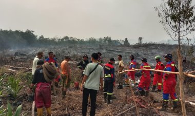 Polres Lingga Padamkan Karhutla 2,5 Hektare di Desa Berindat, Penyebab Masih Didalami