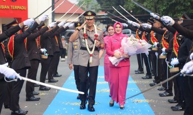 Serah Terima Pataka Polda Kepri, Suhendri Berkomitmen Lanjutkan Inovasi dan Tingkatkan Pelayanan Publik