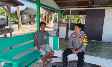 Sambangi Warga Dabo, Bhabinkamtibmas Polsek Dabo Singkep Ingatkan Bahaya Cuaca Ekstrem dan Kebakaran