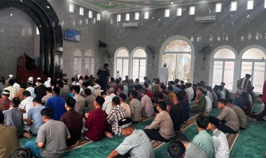 Perkuat Silaturahmi dengan Warga, Polres Lingga Gelar Sholat Jumat Keliling di Empat Masjid