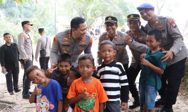 Kapolda Kepri dan Kapolresta Barelang Salurkan Bantuan untuk Warga Pulau Bertam