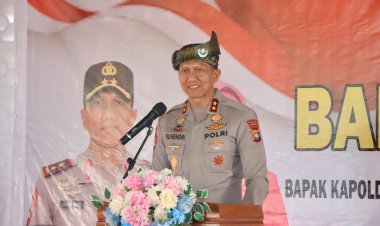 Kapolda Kepri dan Bhayangkari Salurkan Bantuan Sosial untuk Warga Pulau Bertam