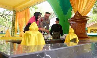 Kapolda Kepri Ziarah ke Pulau Penyengat, Salurkan Bansos untuk Pengurus Masjid dan Warga