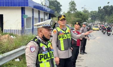 Kapolresta Barelang Turun ke Jalan, Atur Lalu Lintas Pagi di Simpang Lubuk Baja