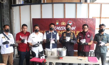 Polres Karimun Musnahkan 1,3 Kilogram Sabu, Kasus Penemuan di Perairan Ketapang Masih Diselidiki