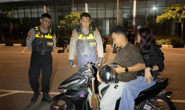 Patroli Malam Polda Kepri Sasar Titik Rawan Batam, Pemuda yang Nongkrong hingga Larut Diberi Imbauan