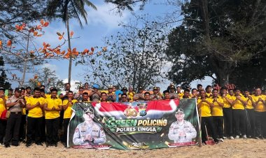 Polres Lingga Bersihkan Pantai Batu Berdaun Lewat Aksi Green Policing