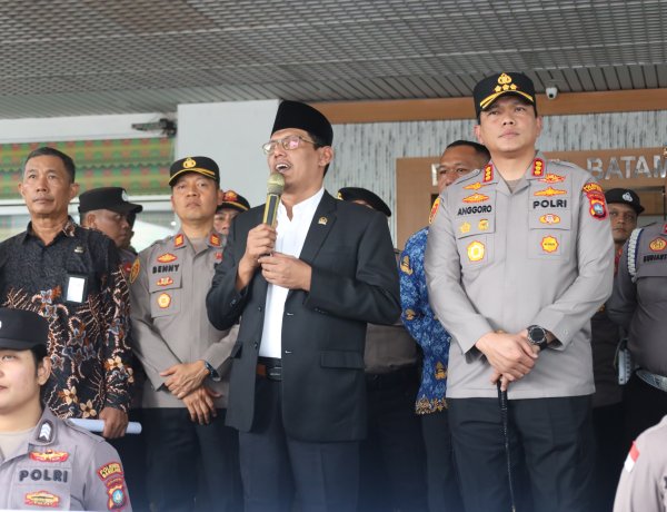 Polda Kepri Kawal Aksi FSPMI di DPRD Batam, Aspirasi Buruh Dibahas Lewat Dialog