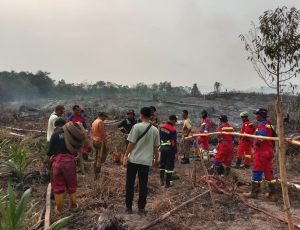 Polres Lingga Padamkan Karhutla 2,5 Hektare di Desa Berindat, Penyebab Masih Didalami