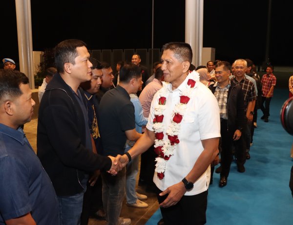 Kapolresta Barelang Sambut Kapolda Kepri Irjen Pol Suhendri di Bandara Internasional Batam