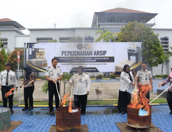 Lapas Batam Bersama Tiga UPT Pemasyarakatan Kepri Musnahkan Arsip Fisik, Perkuat Tertib Administrasi