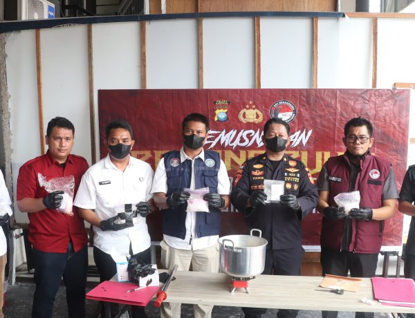 Polres Karimun Musnahkan 1,3 Kilogram Sabu, Kasus Penemuan di Perairan Ketapang Masih Diselidiki
