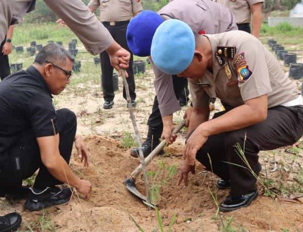 Dukung Program Green Policing Kapolri, Polres Lingga Tanam 30 Bibit Pohon