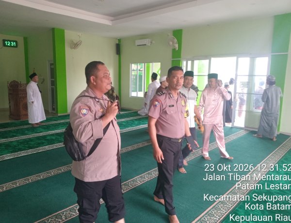 Polsek Sekupang Perkuat Kedekatan dengan Warga Lewat Jumat Keliling di Masjid Baitul Makmur