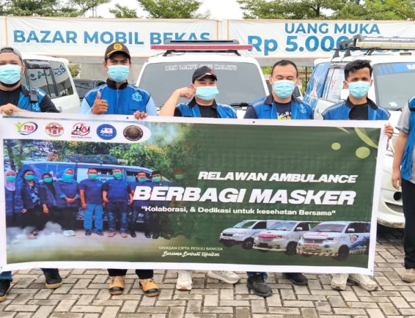 Yayasan Cipta Peduli Bangsa Kepri Bagikan 7.000 Masker Gratis kepada Pengendara di Batu Aji Batam
