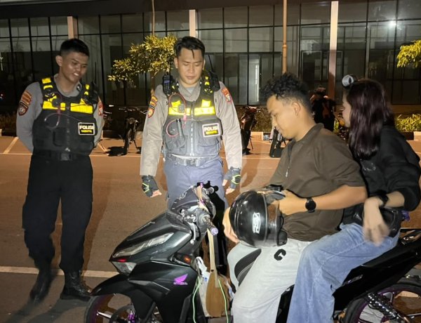 Patroli Malam Polda Kepri Sasar Titik Rawan Batam, Pemuda yang Nongkrong hingga Larut Diberi Imbauan