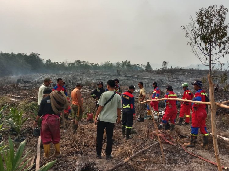 Polres Lingga Padamkan Karhutla 2,5 Hektare di Desa Berindat, Penyebab Masih Didalami