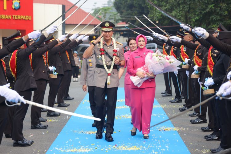 Serah Terima Pataka Polda Kepri, Suhendri Berkomitmen Lanjutkan Inovasi dan Tingkatkan Pelayanan Publik