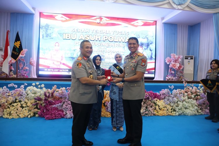 Polda Kepri Serah Terima Ibu Asuh Polwan, Dorong Perempuan Berperan dalam Kepemimpinan