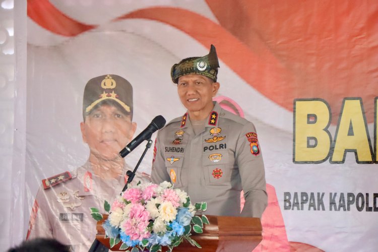 Kapolda Kepri dan Bhayangkari Salurkan Bantuan Sosial untuk Warga Pulau Bertam