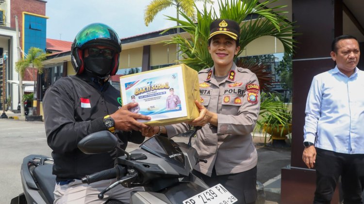 Polres Karimun Salurkan Bansos kepada Pengemudi Ojol, Perkuat Kedekatan dengan Masyarakat