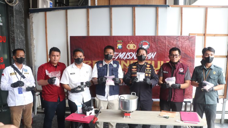 Polres Karimun Musnahkan 1,3 Kilogram Sabu, Kasus Penemuan di Perairan Ketapang Masih Diselidiki