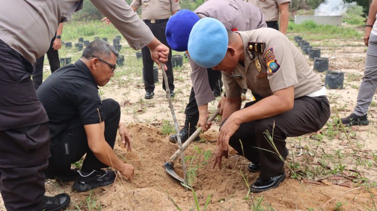 Dukung Program Green Policing Kapolri, Polres Lingga Tanam 30 Bibit Pohon