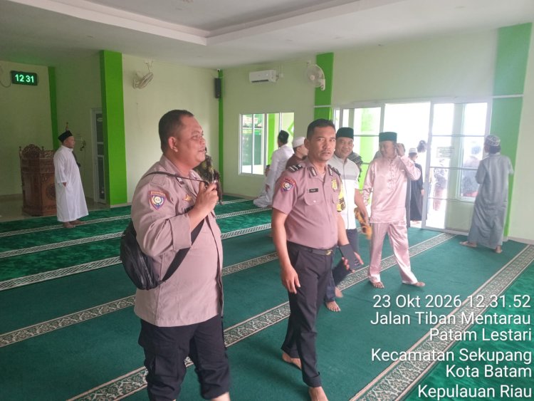 Polsek Sekupang Perkuat Kedekatan dengan Warga Lewat Jumat Keliling di Masjid Baitul Makmur