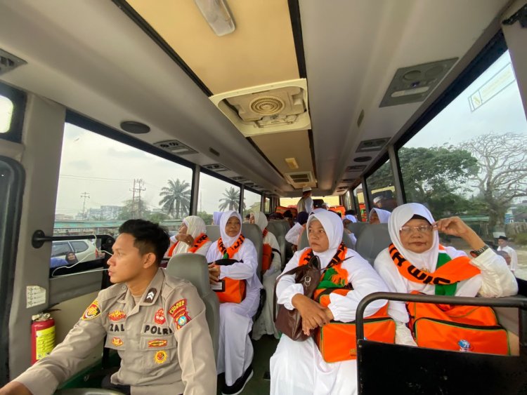 Polres Lingga Fasilitasi Keberangkatan 17 Jamaah Umrah Masjid Az-Zulfa ke Pelabuhan Jagoh