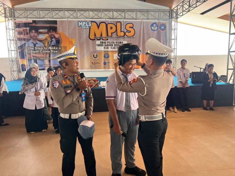 Satlantas Polresta Barelang Tanamkan Budaya Tertib Berlalu Lintas kepada Pelajar SMA Pelita Utama