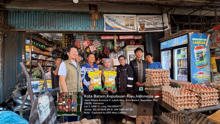 BULOG dan Satgas Pangan Pantau Penjualan Beras SPHP di Pasar Tos 3000 Batam