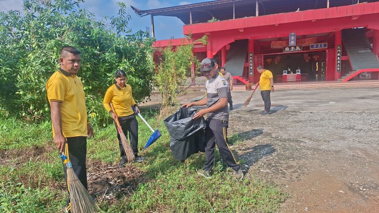 Wujudkan Kepedulian terhadap Lingkungan, Polsek Bengkong Gelar Aksi Green Policing di Klenteng Cahaya Garden Batam