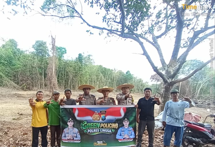 Polsek Singkep Barat dan Warga Tanam 8 Pohon Jengkol di Desa Sungai Raya