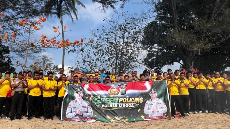 Polres Lingga Bersihkan Pantai Batu Berdaun Lewat Aksi Green Policing